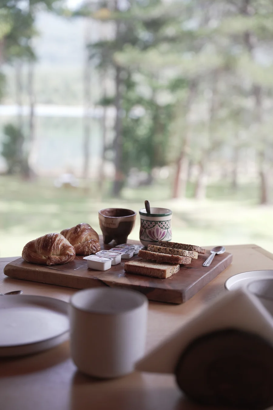 Desayuno servido en Miradas del Lago